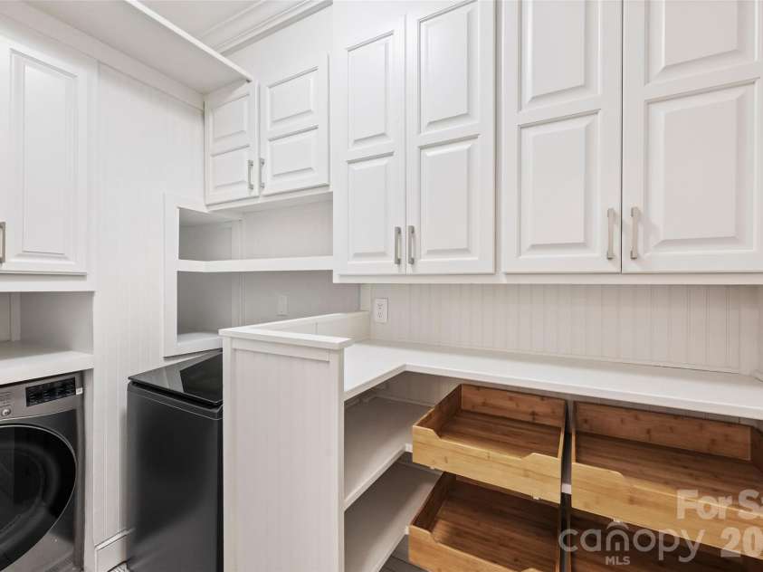 6504 Hunter Pine Lane, Charlotte, NC 28270.  MLS# CAR4343827, YatesRealty ID 20294. 