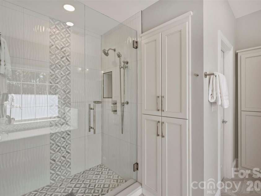 6504 Hunter Pine Lane, Charlotte, NC 28270.  MLS# CAR4343827, YatesRealty ID 20294. 