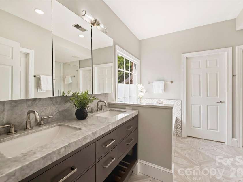 6504 Hunter Pine Lane, Charlotte, NC 28270.  MLS# CAR4343827, YatesRealty ID 20294. 