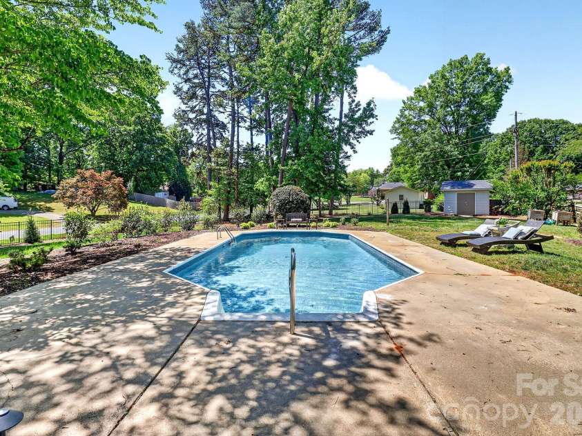 5601 Beaver Dam Lane, Mint Hill, NC 28227.  MLS# CAR4373202, YatesRealty ID 20295. 