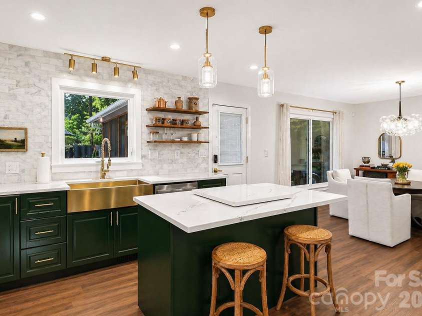 5601 Beaver Dam Lane, Mint Hill, NC 28227.  MLS# CAR4373202, YatesRealty ID 20295. Marble back splash