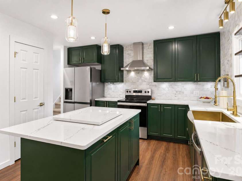 5601 Beaver Dam Lane, Mint Hill, NC 28227.  MLS# CAR4373202, YatesRealty ID 20295. Range Hood