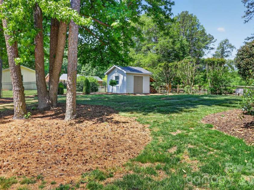 5601 Beaver Dam Lane, Mint Hill, NC 28227.  MLS# CAR4373202, YatesRealty ID 20295. Storage shed