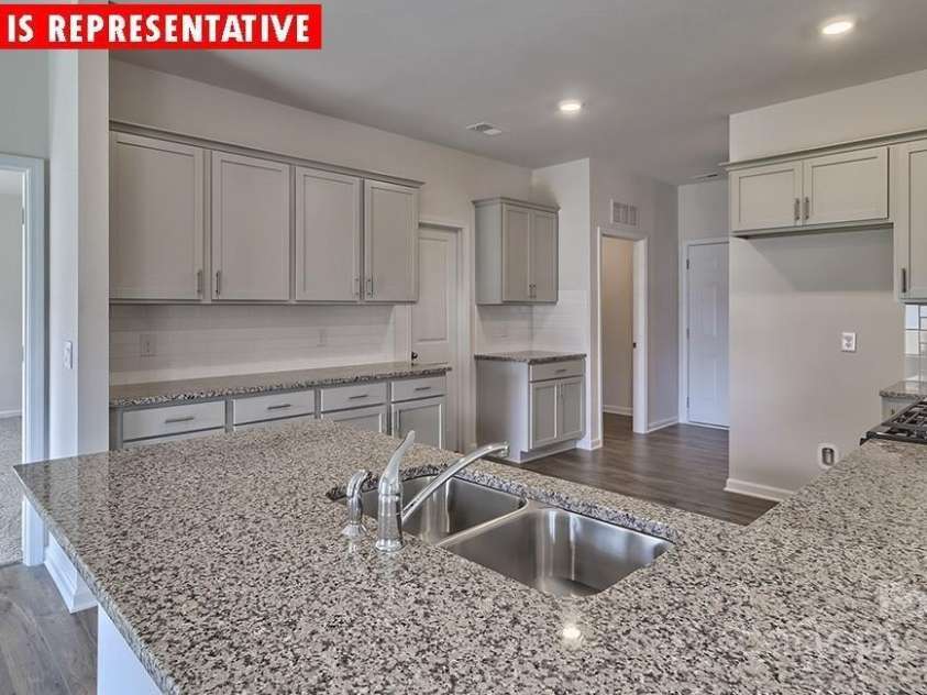 8036 Kennesaw Drive, Gastonia, NC 28056.  MLS# CAR4264689, YatesRealty ID 20297. 