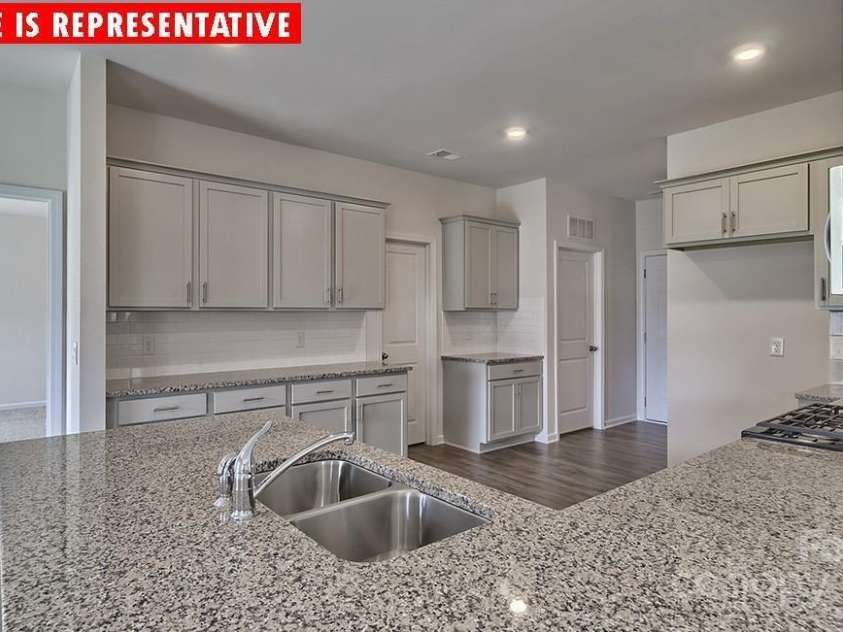 8036 Kennesaw Drive, Gastonia, NC 28056.  MLS# CAR4264689, YatesRealty ID 20297. 