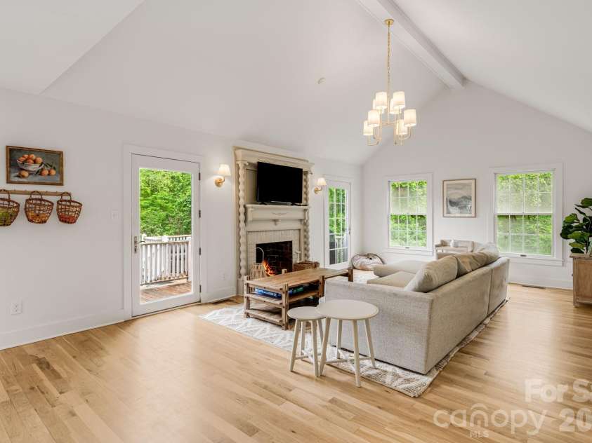 92 Rose Hill Road, Asheville, NC 28803.  MLS# CAR4367333, YatesRealty ID 20297. 