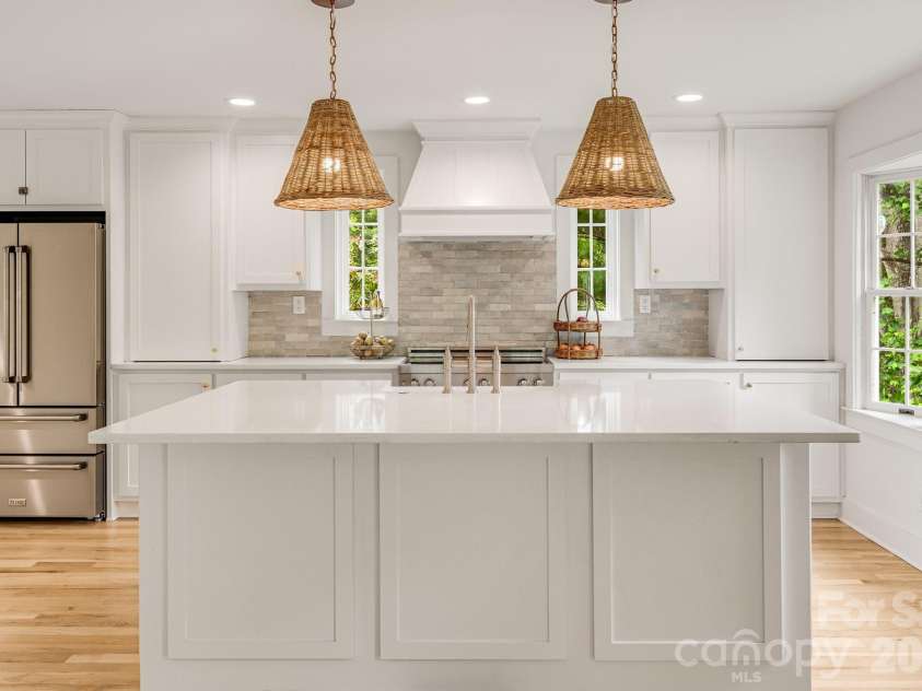 92 Rose Hill Road, Asheville, NC 28803.  MLS# CAR4367333, YatesRealty ID 20297. 