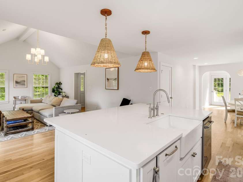 92 Rose Hill Road, Asheville, NC 28803.  MLS# CAR4367333, YatesRealty ID 20297. 