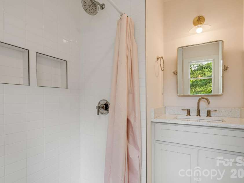 92 Rose Hill Road, Asheville, NC 28803.  MLS# CAR4367333, YatesRealty ID 20297. 