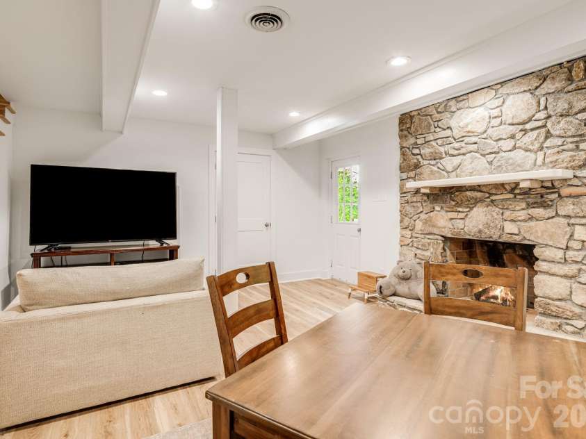 92 Rose Hill Road, Asheville, NC 28803.  MLS# CAR4367333, YatesRealty ID 20297. 