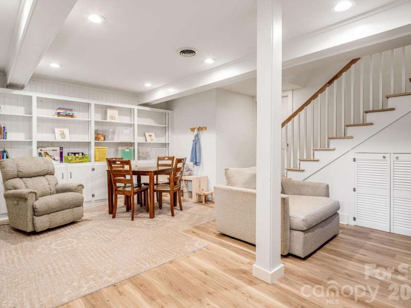 92 Rose Hill Road, Asheville, NC 28803.  MLS# CAR4367333, YatesRealty ID 20297. 