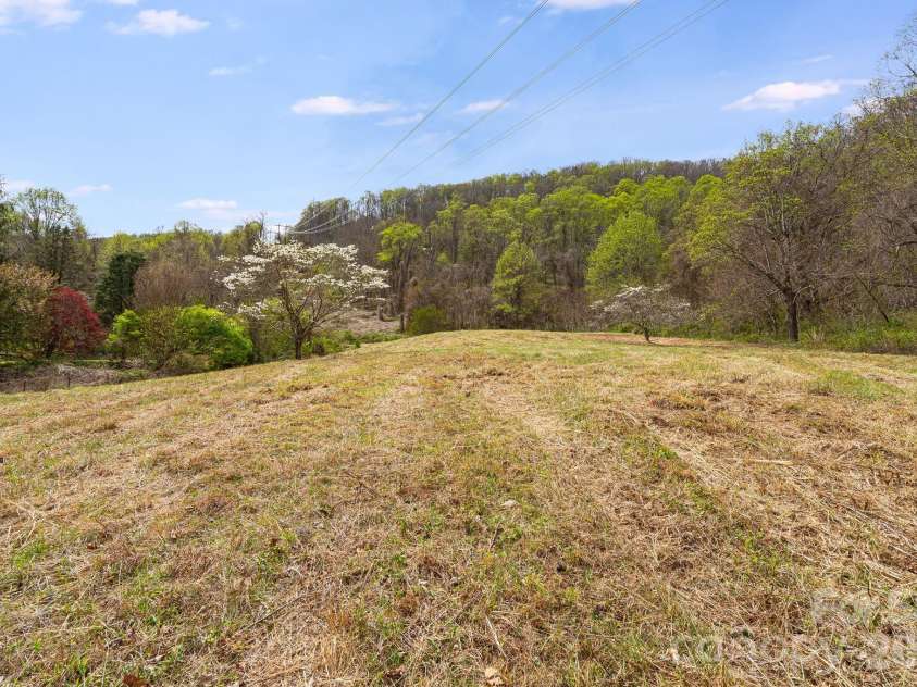 92 Rose Hill Road, Asheville, NC 28803.  MLS# CAR4367333, YatesRealty ID 20297. 