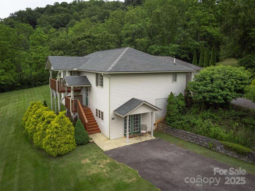 59 Grace Ridge Road, Waynesville, NC 28786.  MLS# CAR4265634, YatesRealty ID 20298. 