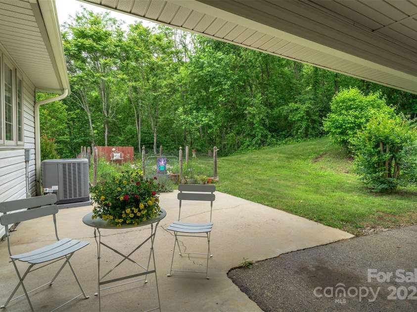 59 Grace Ridge Road, Waynesville, NC 28786.  MLS# CAR4265634, YatesRealty ID 20298. 