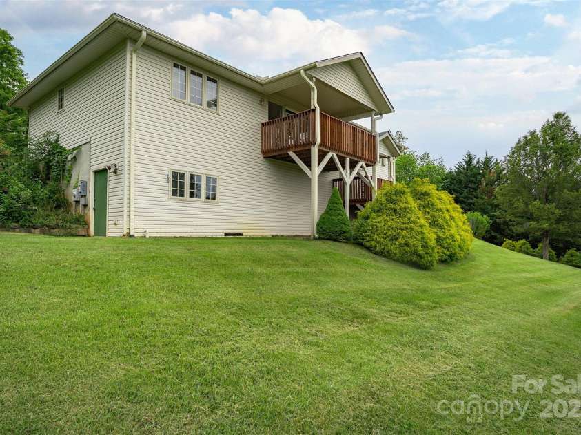 59 Grace Ridge Road, Waynesville, NC 28786.  MLS# CAR4265634, YatesRealty ID 20298. 