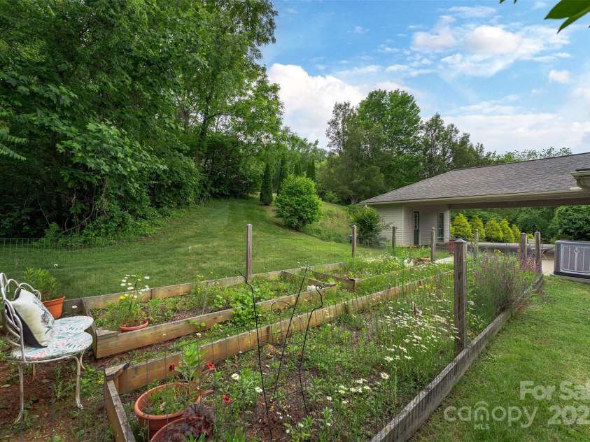 59 Grace Ridge Road, Waynesville, NC 28786.  MLS# CAR4265634, YatesRealty ID 20298. Sweet garden