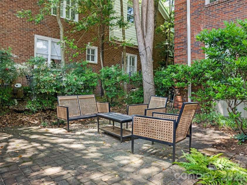 1701 Dilworth Road, Charlotte, NC 28203.  MLS# CAR4379474, YatesRealty ID 20299. 
