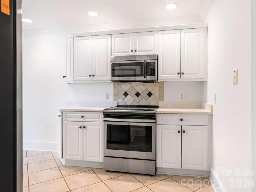 1701 Dilworth Road, Charlotte, NC 28203.  MLS# CAR4379474, YatesRealty ID 20299. 