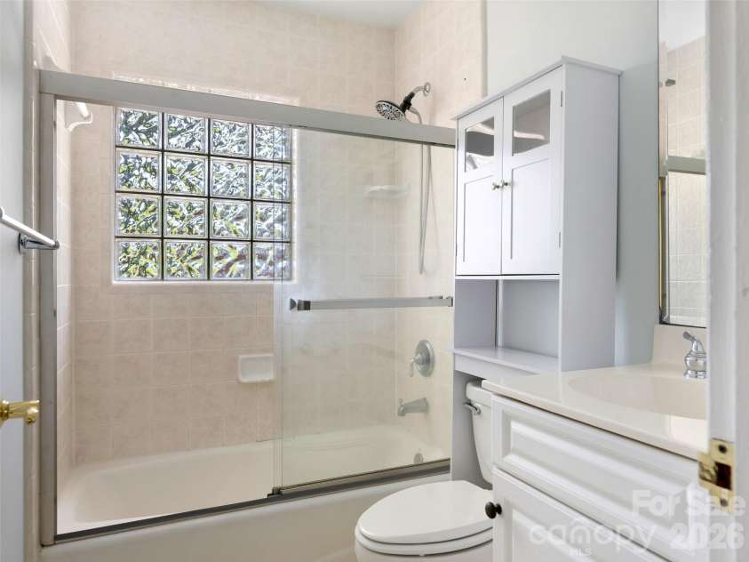 1701 Dilworth Road, Charlotte, NC 28203.  MLS# CAR4379474, YatesRealty ID 20299. 