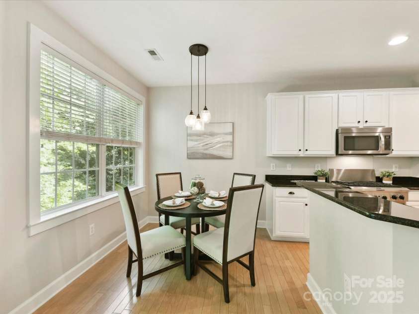 2215 Henery Tuckers Court, Charlotte, NC 28270.  MLS# CAR4267429, YatesRealty ID 20299. Breakfast area