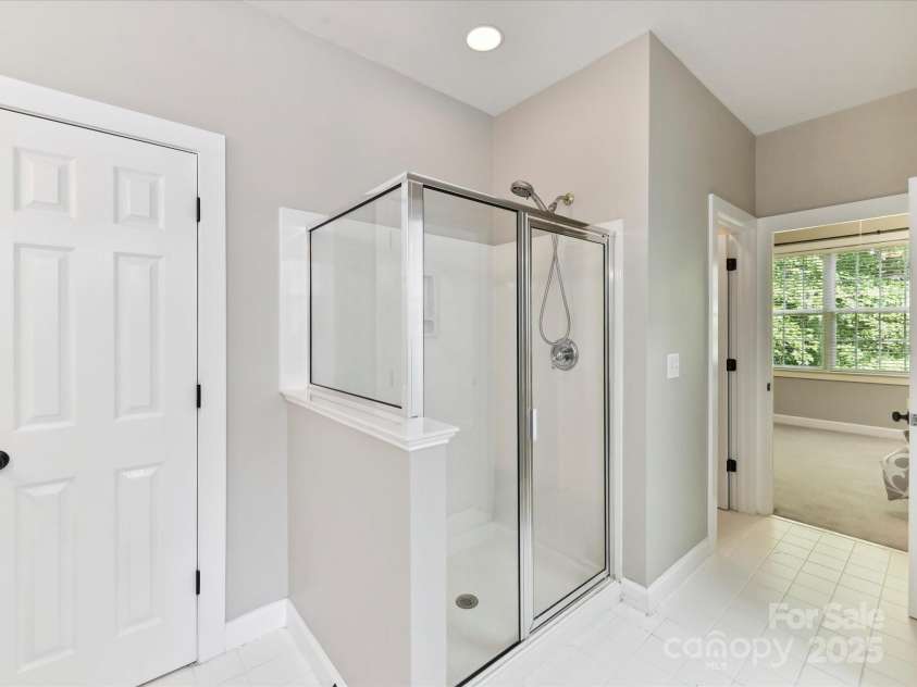 2215 Henery Tuckers Court, Charlotte, NC 28270.  MLS# CAR4267429, YatesRealty ID 20299. Primary Bath
