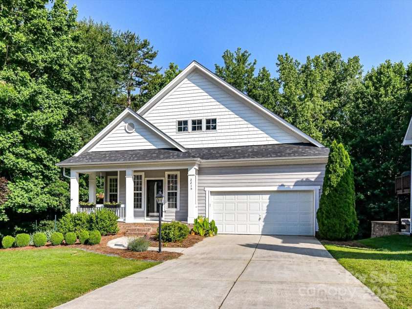 2215 Henery Tuckers Court, Charlotte, NC 28270.  MLS# CAR4267429, YatesRealty ID 20299. Welcome to 2215 Henery Tuckers Court in popular Bishops Ridge!  Curb appeal alert for this cul-de-sac approx 3,000 sf ranch/basement home!