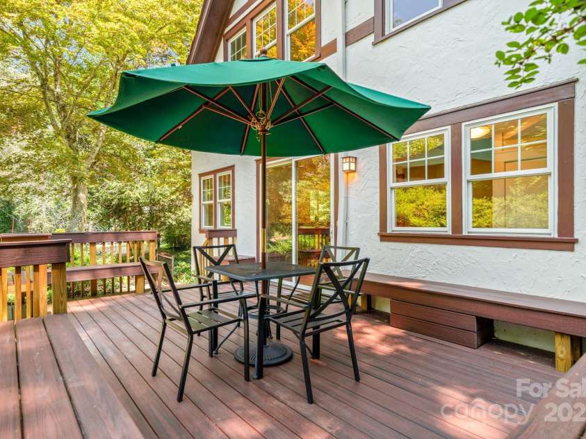 108 Lakewood Drive, Asheville, NC 28803.  MLS# CAR4157016, YatesRealty ID 203. 