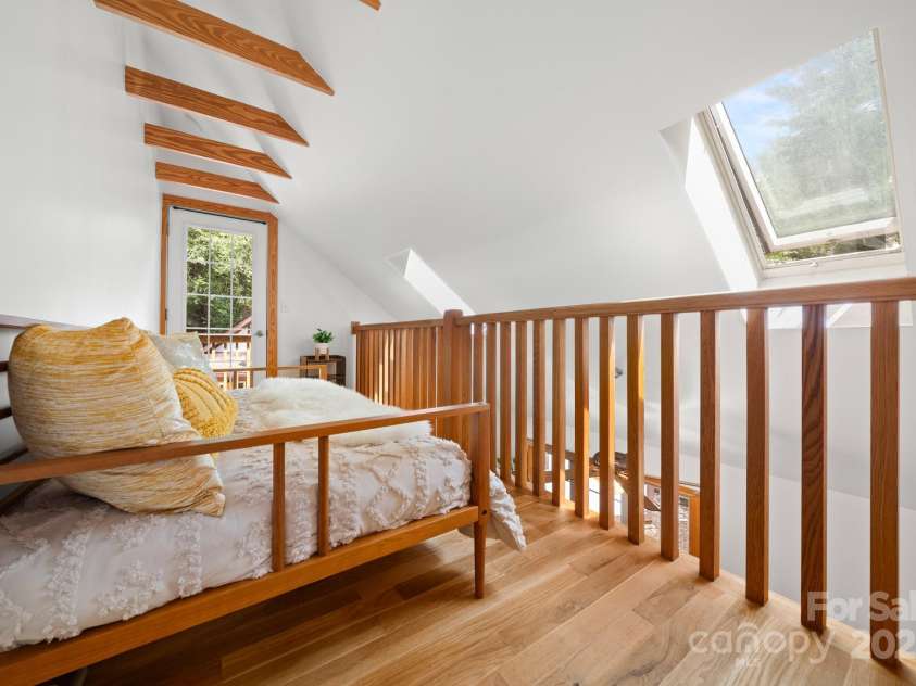 108 Lakewood Drive, Asheville, NC 28803.  MLS# CAR4157016, YatesRealty ID 203. 