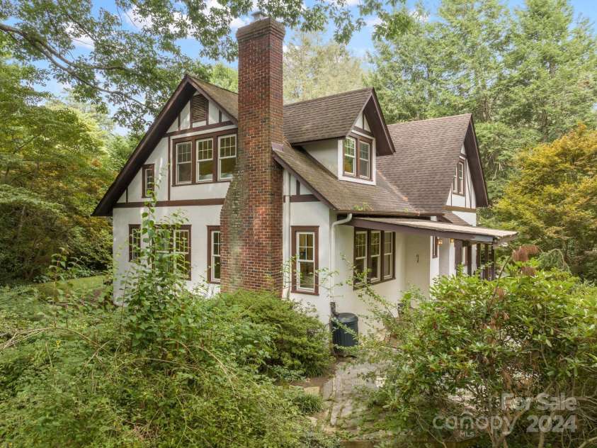 108 Lakewood Drive, Asheville, NC 28803.  MLS# CAR4183083, YatesRealty ID 203. 