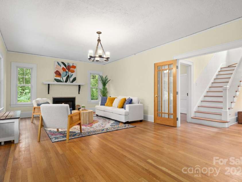 108 Lakewood Drive, Asheville, NC 28803.  MLS# CAR4183083, YatesRealty ID 203. 