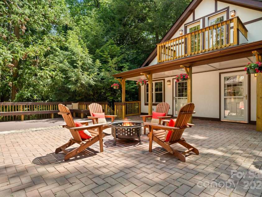 108 Lakewood Drive, Asheville, NC 28803.  MLS# CAR4183083, YatesRealty ID 203. 