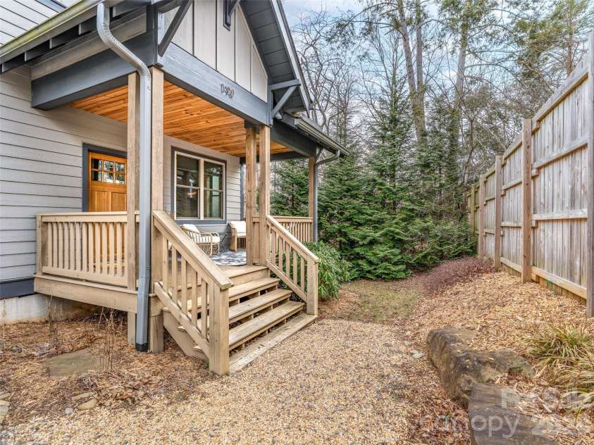 190 Virginia Avenue, Asheville, NC 28806.  MLS# CAR4342221, YatesRealty ID 2030. 