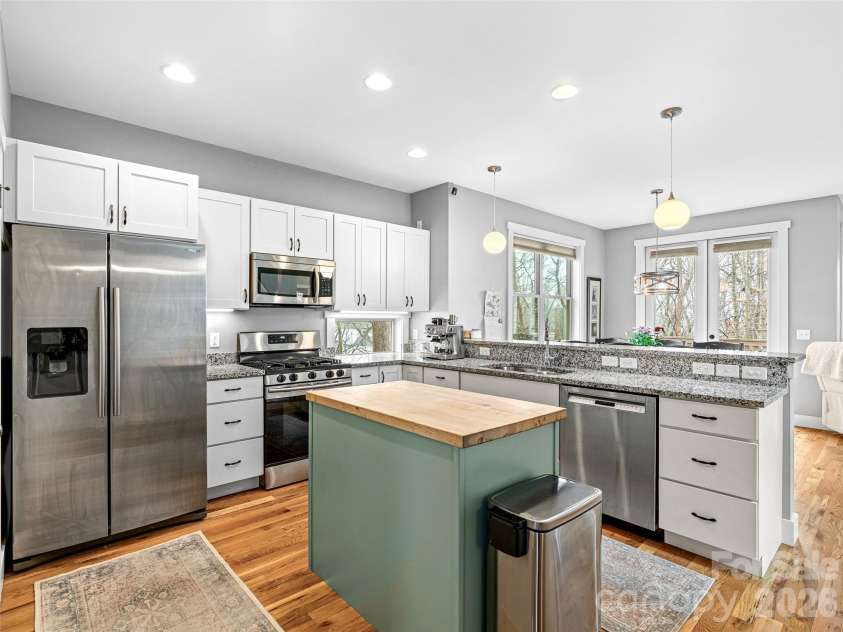 190 Virginia Avenue, Asheville, NC 28806.  MLS# CAR4342221, YatesRealty ID 2030. 