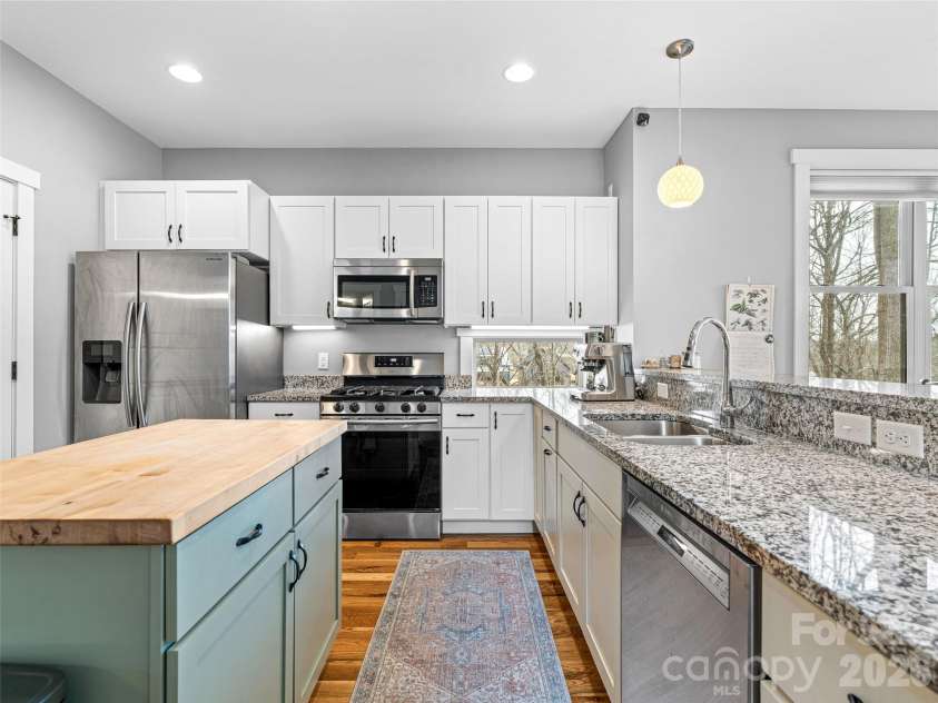 190 Virginia Avenue, Asheville, NC 28806.  MLS# CAR4342221, YatesRealty ID 2030. 