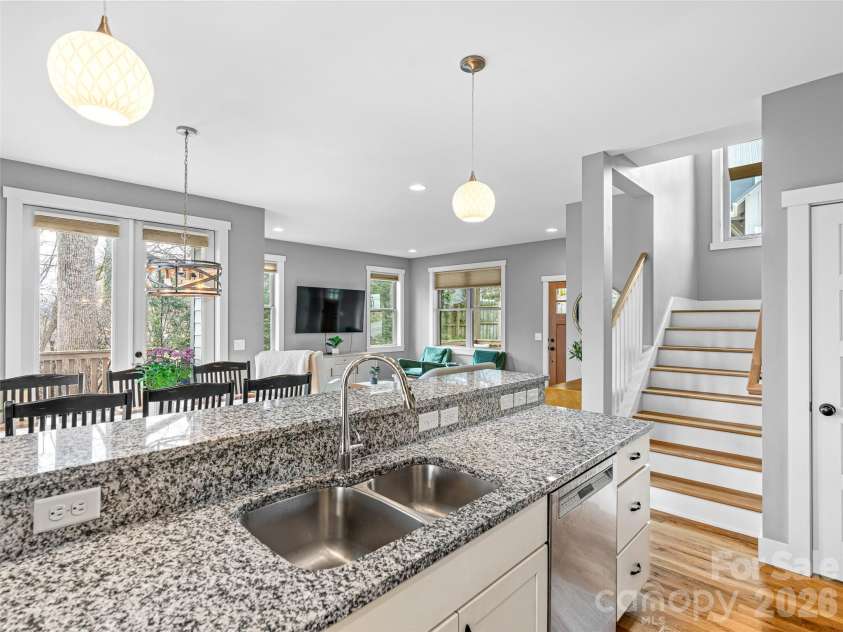 190 Virginia Avenue, Asheville, NC 28806.  MLS# CAR4342221, YatesRealty ID 2030. 