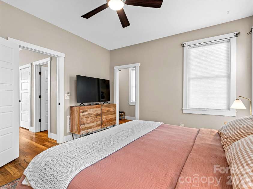 190 Virginia Avenue, Asheville, NC 28806.  MLS# CAR4342221, YatesRealty ID 2030. 