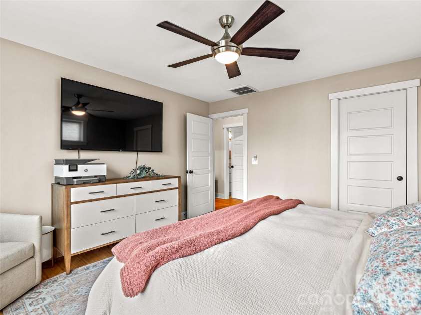 190 Virginia Avenue, Asheville, NC 28806.  MLS# CAR4342221, YatesRealty ID 2030. 