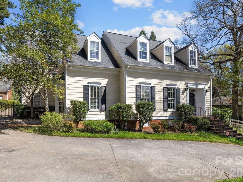 2727 Hampton Avenue, Charlotte, NC 28207.  MLS# CAR4355343, YatesRealty ID 20301. 