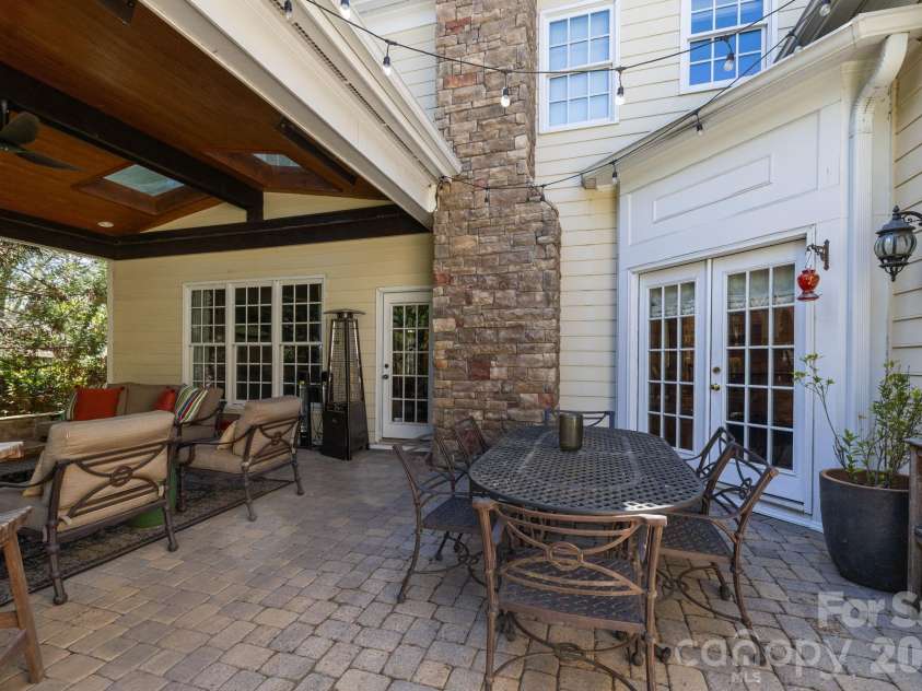 2727 Hampton Avenue, Charlotte, NC 28207.  MLS# CAR4355343, YatesRealty ID 20301. 