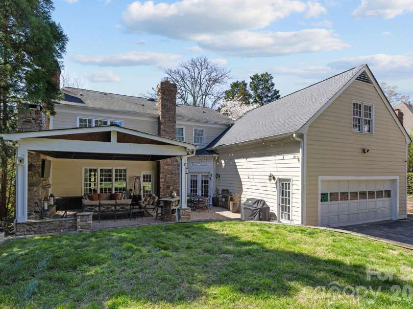 2727 Hampton Avenue, Charlotte, NC 28207.  MLS# CAR4355343, YatesRealty ID 20301. 