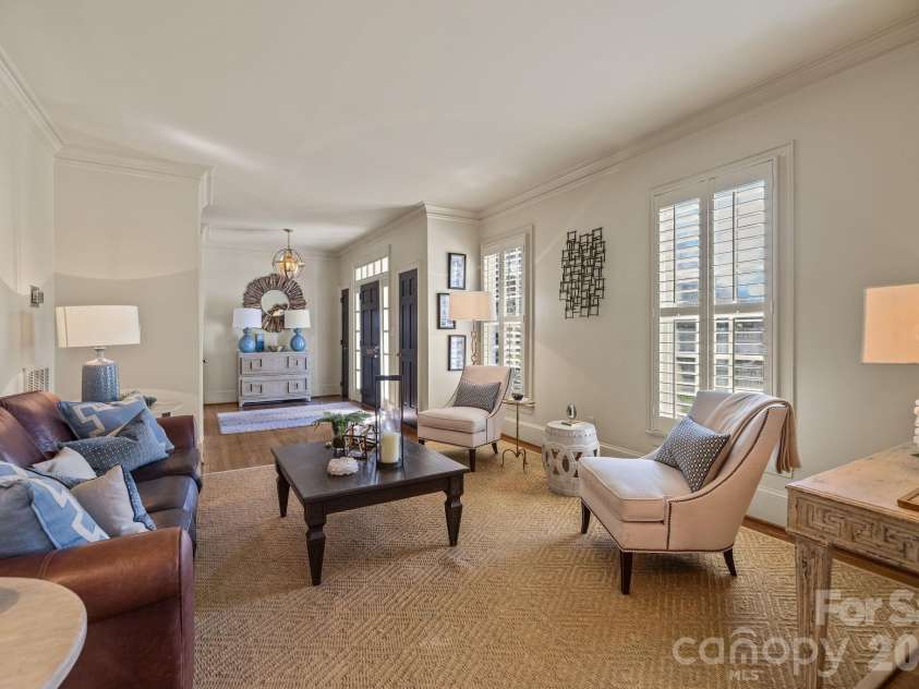 2727 Hampton Avenue, Charlotte, NC 28207.  MLS# CAR4355343, YatesRealty ID 20301. 