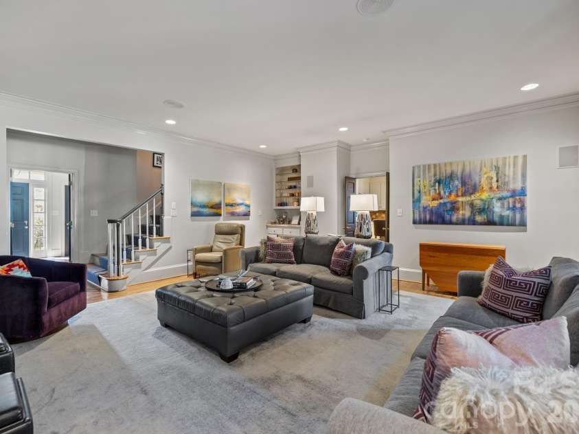 2727 Hampton Avenue, Charlotte, NC 28207.  MLS# CAR4355343, YatesRealty ID 20301. 