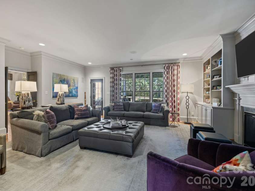 2727 Hampton Avenue, Charlotte, NC 28207.  MLS# CAR4355343, YatesRealty ID 20301. 