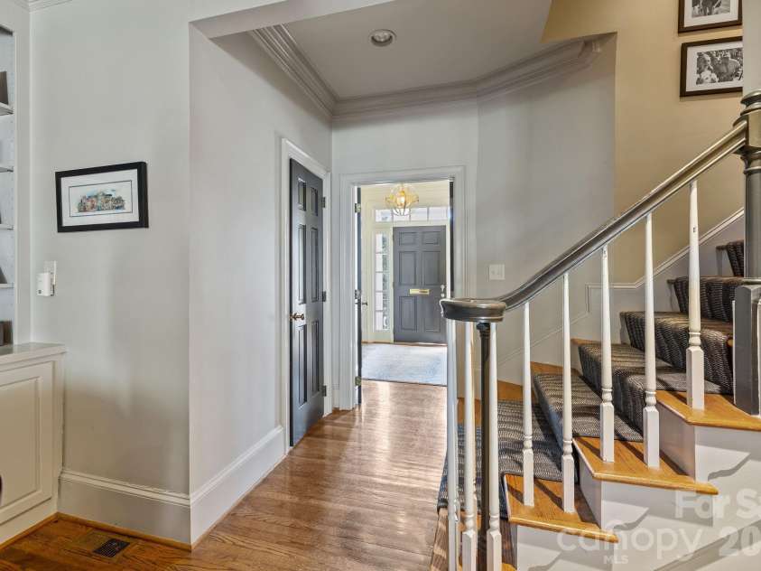 2727 Hampton Avenue, Charlotte, NC 28207.  MLS# CAR4355343, YatesRealty ID 20301. 