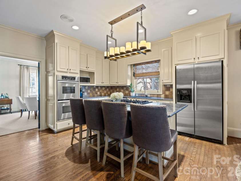 2727 Hampton Avenue, Charlotte, NC 28207.  MLS# CAR4355343, YatesRealty ID 20301. 