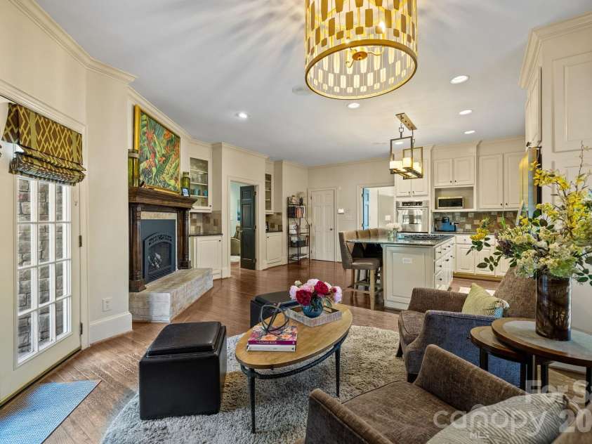 2727 Hampton Avenue, Charlotte, NC 28207.  MLS# CAR4355343, YatesRealty ID 20301. 
