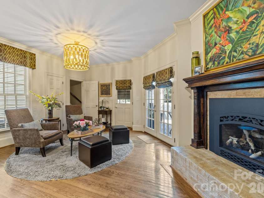 2727 Hampton Avenue, Charlotte, NC 28207.  MLS# CAR4355343, YatesRealty ID 20301. 