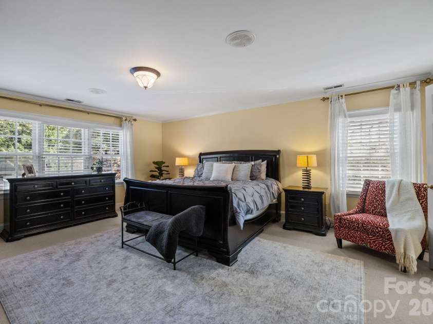 2727 Hampton Avenue, Charlotte, NC 28207.  MLS# CAR4355343, YatesRealty ID 20301. 