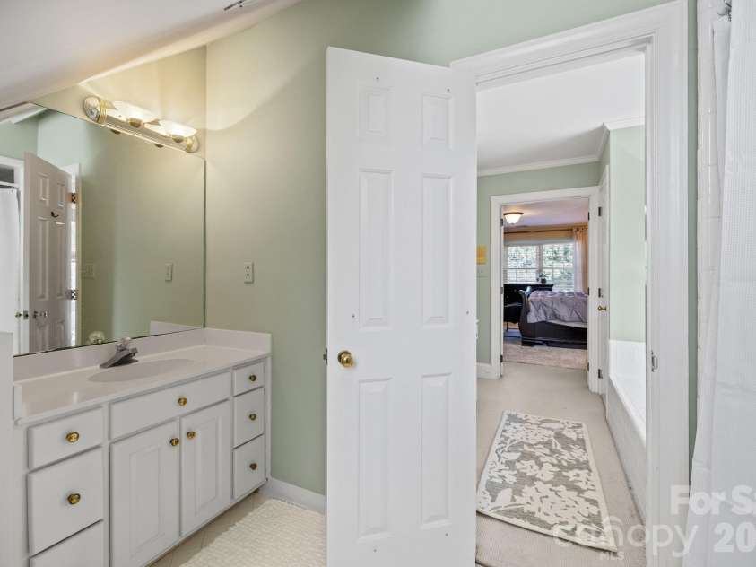 2727 Hampton Avenue, Charlotte, NC 28207.  MLS# CAR4355343, YatesRealty ID 20301. 