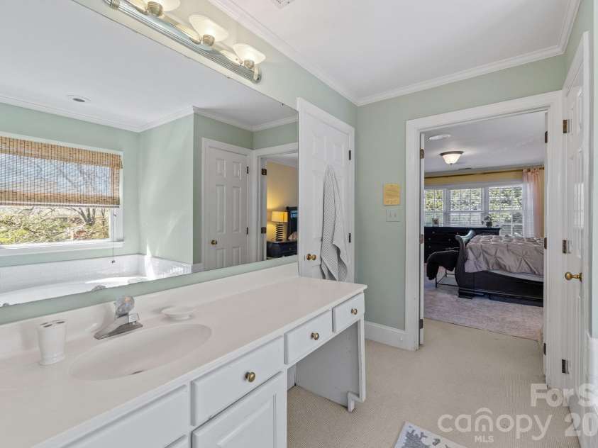 2727 Hampton Avenue, Charlotte, NC 28207.  MLS# CAR4355343, YatesRealty ID 20301. 